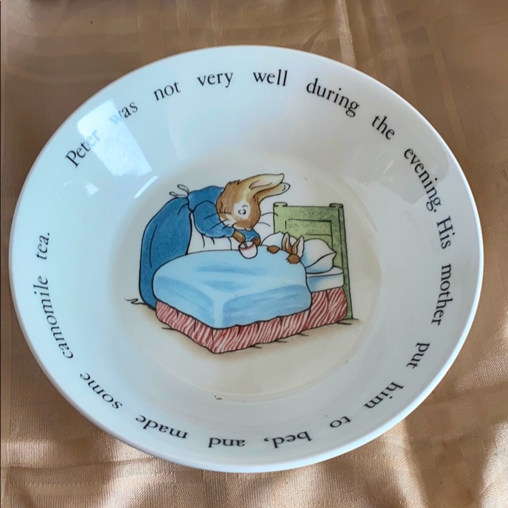 VTG 1992 Wedgwood Peter Rabbit fruit saucer in box